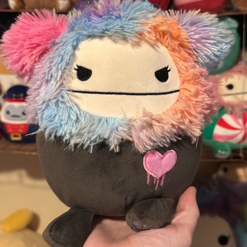 Frumpy the grumpyy evil Valentine’s Day Bigfoot squishmallow NWT
